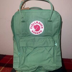 NWT!! Fjällräven Kånken Green Backpack
